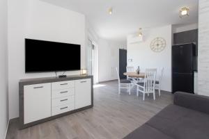 Modern apartment with swimming pool