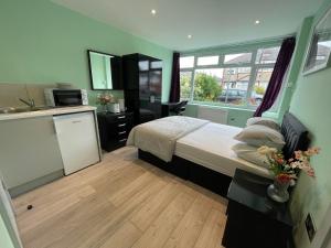 Letzi Ensuite, 15 Min to Heathrow, Fast WiFi