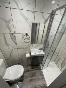 Letzi Ensuite, 15 Min to Heathrow, Fast WiFi