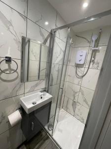 Letzi Premium Cozy Retreat Private En-Suite Rooms, Heathrow Airport