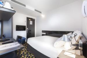 Cosy Double Room room in Libertel Montmartre Opéra