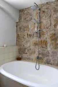 Charming Jerusalem Home - Geʼullim