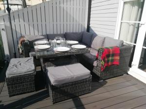 Lovely Lakeside lodge for families and friends