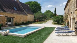 Maisons de vacances Gite de charme 6 a 12 personnes piscine privee Sarlat- Archignac : photos des chambres