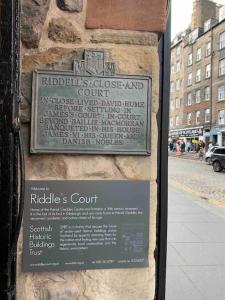 16th Century Courtyard Apartment on the Royal Mile