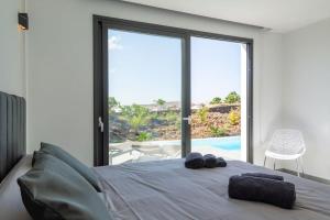 Villa Beta heated pool by FuerteventuraVillas
