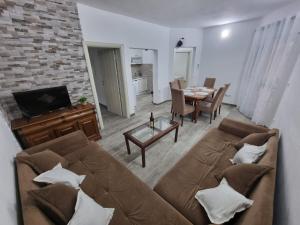 Two-Bedroom Apartment room in Apartments Vukmarković