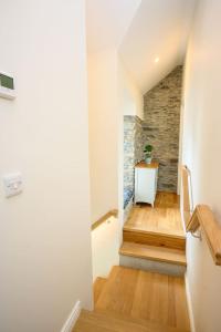 Killarney Old School Road sleeps 6