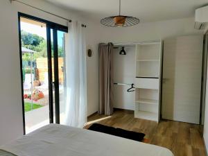 Appartements Piscine, jardin et 2 chambres centre St Florent : photos des chambres