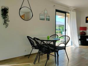 Appartements Piscine, jardin et 2 chambres centre St Florent : photos des chambres