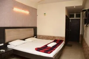 HOTEL GOMTI - Maunda