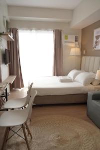 Quince Studio w Balcony Orochi Staycation PH at Loop Tower CDO