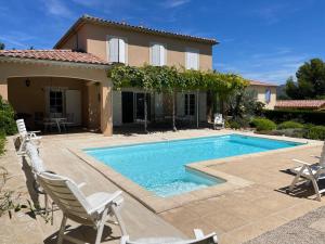 Maisons de vacances Villa au Pied des Dentelles de Montmirail en Provence : photos des chambres