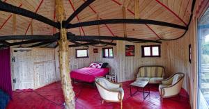 Sejours a la campagne Yourte Roulotte et Gite de la Laita : Chalet Supérieur