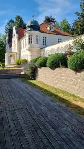 Chateau Radvanov Pension - Mladá Vožice