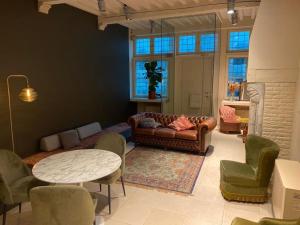 1597 Medieval modern house