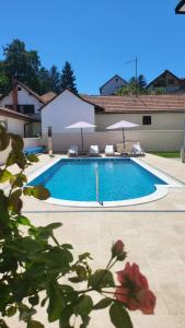 Vila Samokres sa bazenom