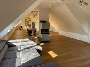 Salzburg-Loft im Stadtteil Leopoldskron-Moos 120qm mit Balkon & Untersbergblick - Kendlersiedlung