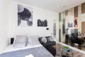 Modern & Cozy Studio, 15mins walk to Notting Hill! 2