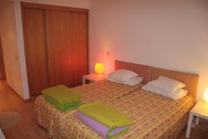 Homey Luxury Apartment, Direct access to pool, Close to beach & town with AC