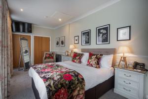 Deluxe Double Room room in The White Horse Hotel Romsey