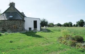 Maisons de vacances Beautiful Home In Quemper Guznnec With Kitchenette : photos des chambres