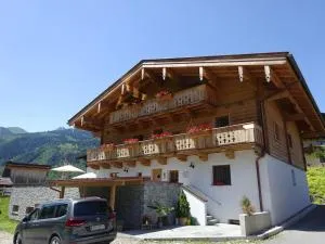 Gemütliche Dachgeschosswohnung mit Balkon & Garten - Pichl