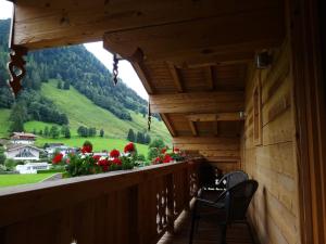 Gemütliche Dachgeschosswohnung mit Balkon & Garten