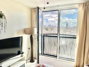 Central London skyline view highest floor service apartment