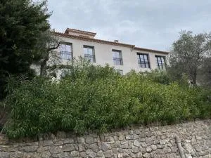 Magnifique vue montagne, village de Mougins et mer - Les Baraques