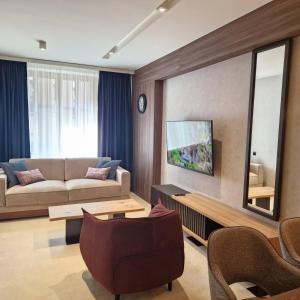 Select Woodside Residence & Spa