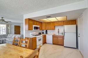 Riverfront Bullhead City Home w Mountain Views!