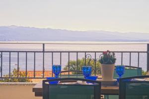 Villa Riviera blue with seaview, pool, whirlpool, parking and boat excursions