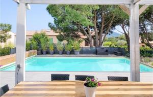 Maisons de vacances Awesome Home In Le Plan-de-la-tour With Wifi, Heated Swimming Pool And 4 Bedrooms : photos des chambres