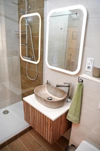 Golden Leaf Sladkovskeho