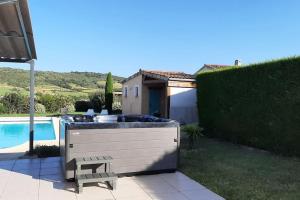 Villas Villa de l'ibie, 8 personnes piscine jacuzzi : photos des chambres