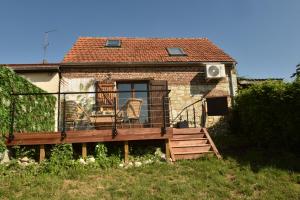 Maisons de vacances Maisonnette du bonheur - Vue campagne - Baignoire Balneo 32 jets - Lits Queen size : photos des chambres