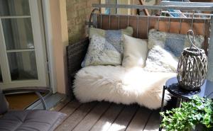 Central Vienna Apartment with Garden View
