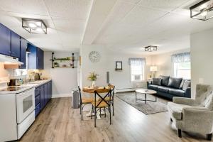 Chic and Central Apartment about 6 Mi to Sebec Lake!
