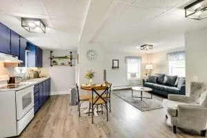 Chic and Central Apartment about 6 Mi to Sebec Lake! - 格林维尔