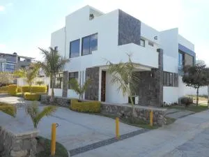 Hermosa Casa en Orilla del lago -Zona de villedos- - Chantepec