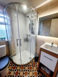 Alross studio flat private bathroom