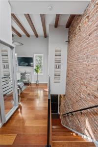 Perfect Location! Stylish Condo Steps Away from Nationals Stadium and Navy Yard in DCs Southwest Gem