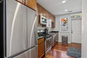 Perfect Location! Stylish Condo Steps Away from Nationals Stadium and Navy Yard in DCs Southwest Gem