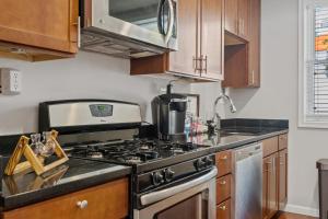 Perfect Location! Stylish Condo Steps Away from Nationals Stadium and Navy Yard in DCs Southwest Gem