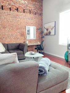 Perfect Location! Stylish Condo Steps Away from Nationals Stadium and Navy Yard in DCs Southwest Gem