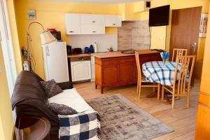 Sunshine holiday home for 3 people in Nowe Warpno