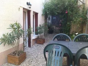 Maison Berrichonne 2 chambres cour et jardin - Chabenet