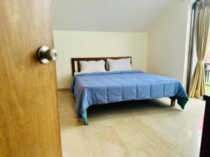 YellowBrick Villa - Near Market Swimming pool AC Luxurious