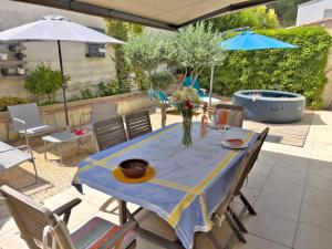 Villas Villa Confort Jacuzzi Barbecue Clim Parking : photos des chambres